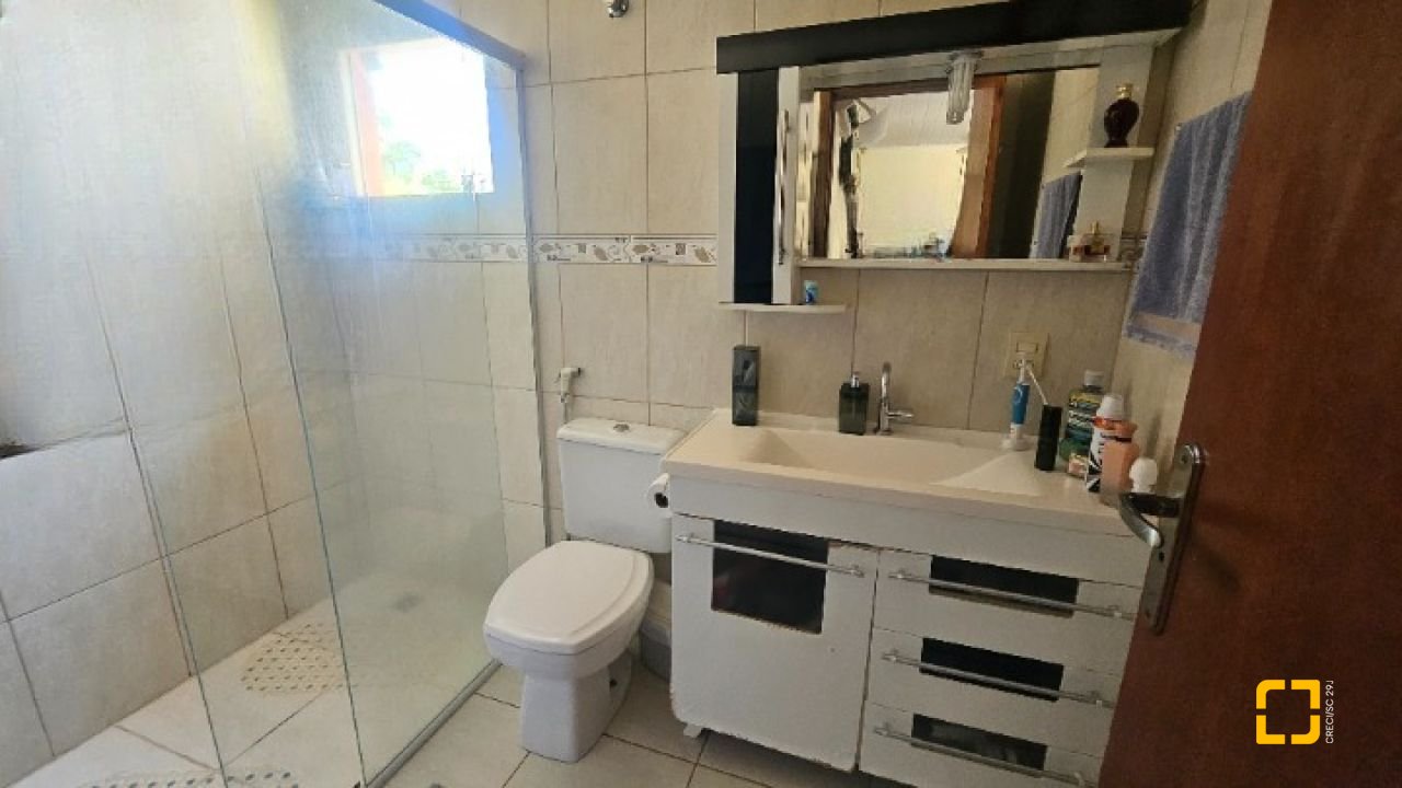 Casa com 130m², 4 quartos (sendo 1 suíte), 1 garagem, no bairro Rio Tavares em Florianópolis