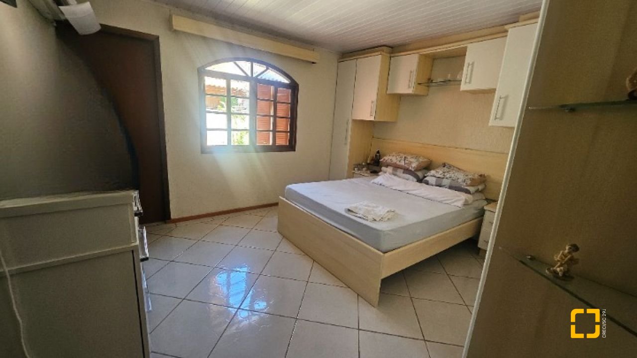 Casa com 130m², 4 quartos (sendo 1 suíte), 1 garagem, no bairro Rio Tavares em Florianópolis