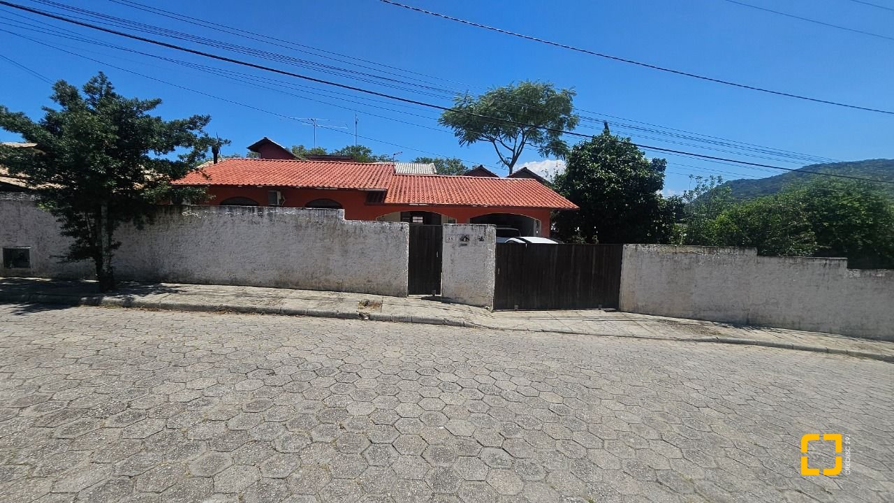 Casa com 130m², 4 quartos (sendo 1 suíte), 1 garagem, no bairro Rio Tavares em Florianópolis