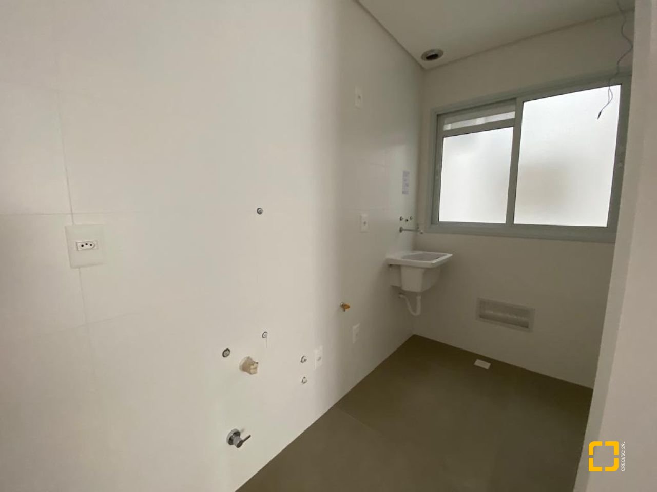 Apartamento com 52m², 1 quarto, 2 garagens, no bairro Itacorubi em Florianópolis