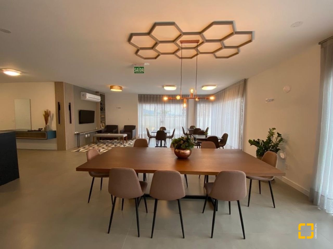 Apartamento com 52m², 1 quarto, 2 garagens, no bairro Itacorubi em Florianópolis