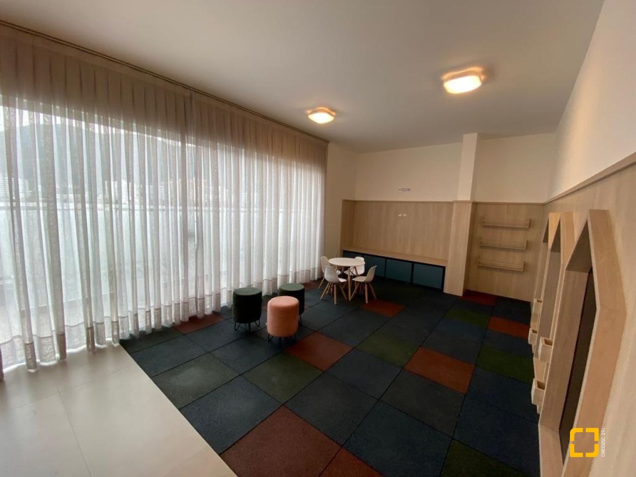 Apartamento com 52m², 1 quarto, 2 garagens, no bairro Itacorubi em Florianópolis