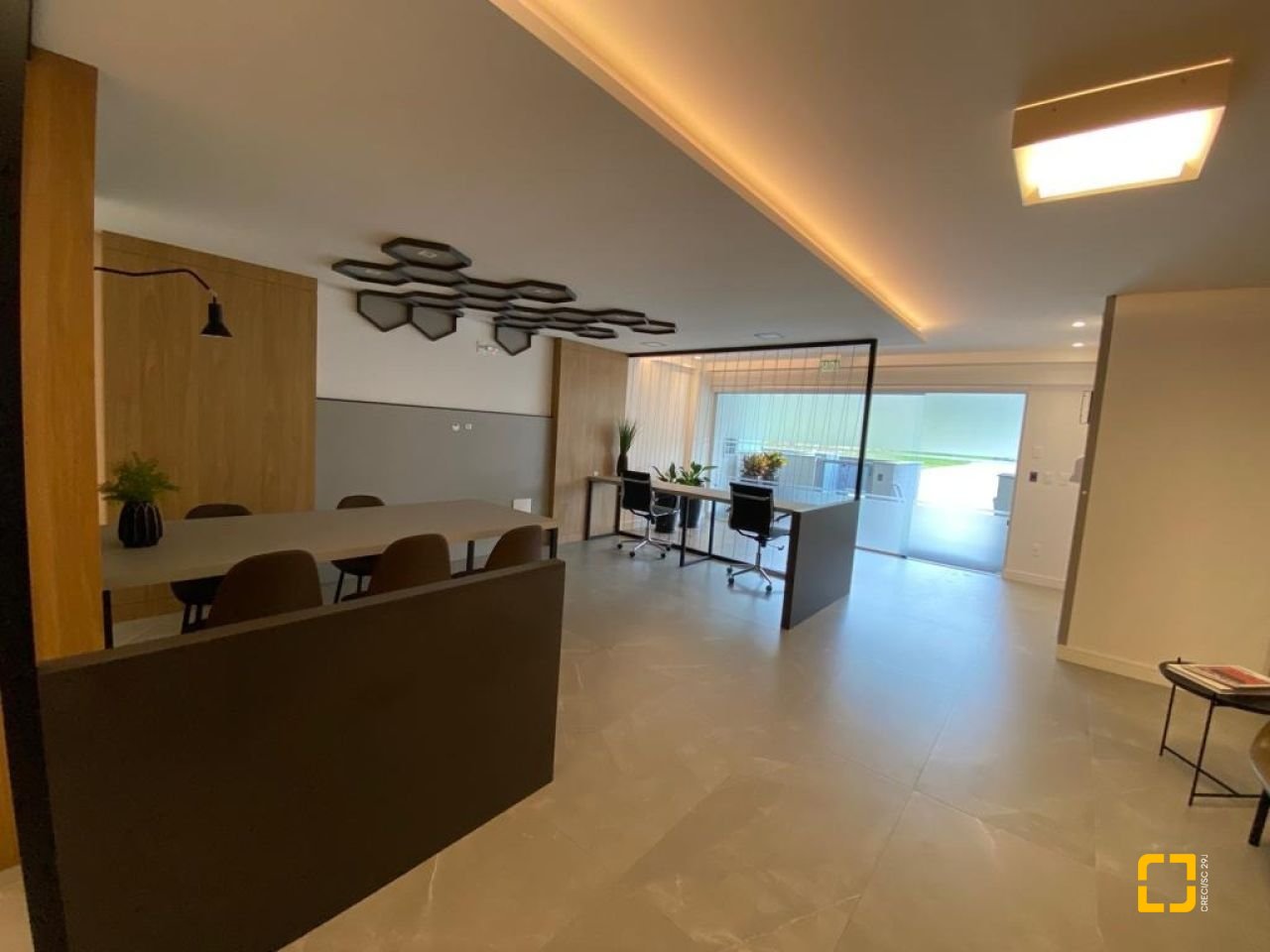 Apartamento com 52m², 1 quarto, 2 garagens, no bairro Itacorubi em Florianópolis