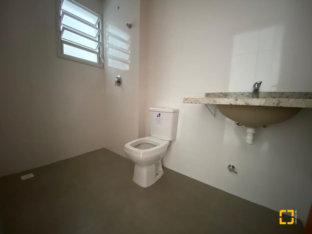 Apartamento com 52m², 1 quarto, 2 garagens, no bairro Itacorubi em Florianópolis