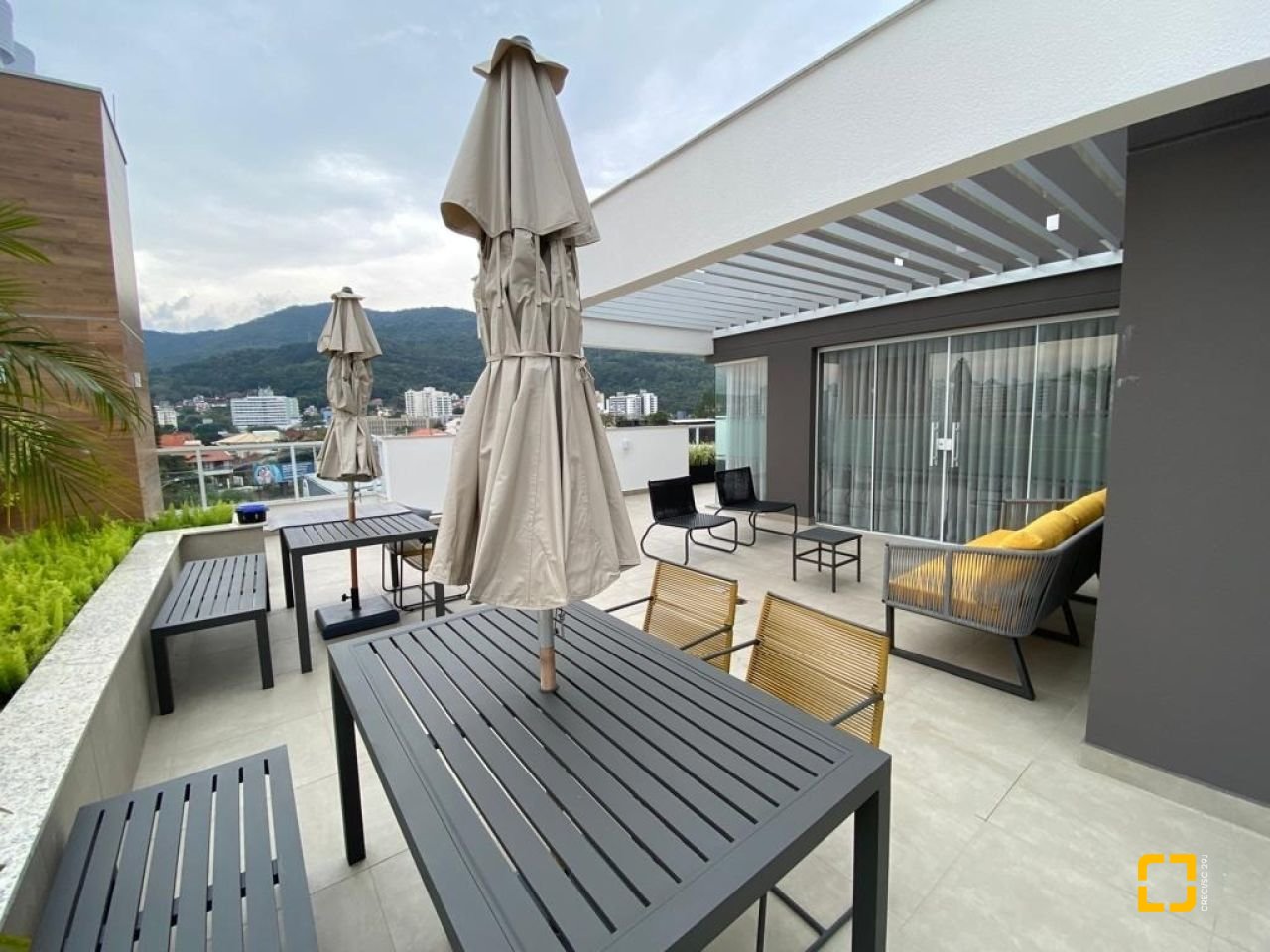Apartamento com 52m², 1 quarto, 2 garagens, no bairro Itacorubi em Florianópolis