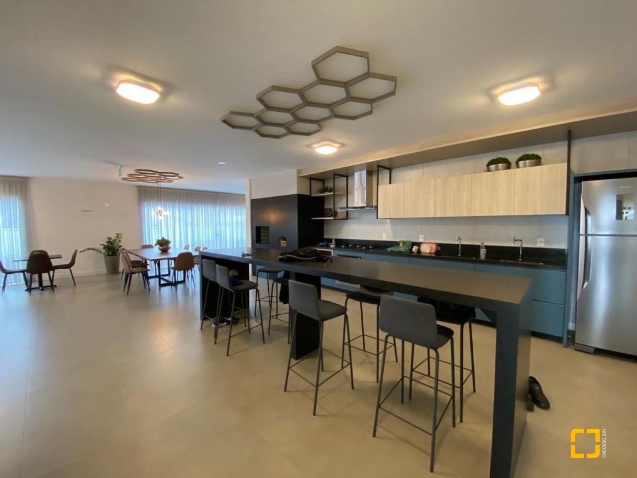 Apartamento com 52m², 1 quarto, 2 garagens, no bairro Itacorubi em Florianópolis