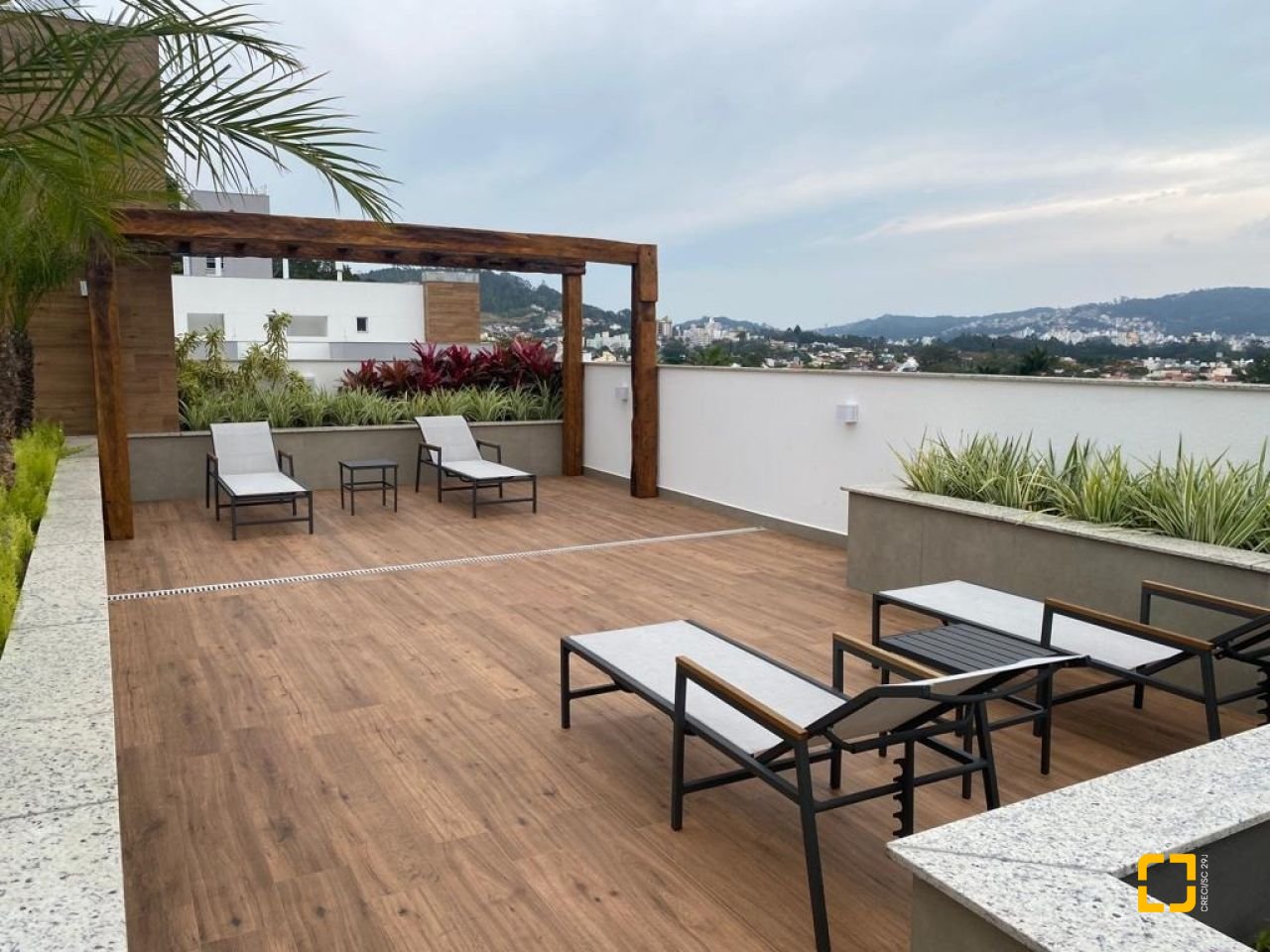 Apartamento com 52m², 1 quarto, 2 garagens, no bairro Itacorubi em Florianópolis