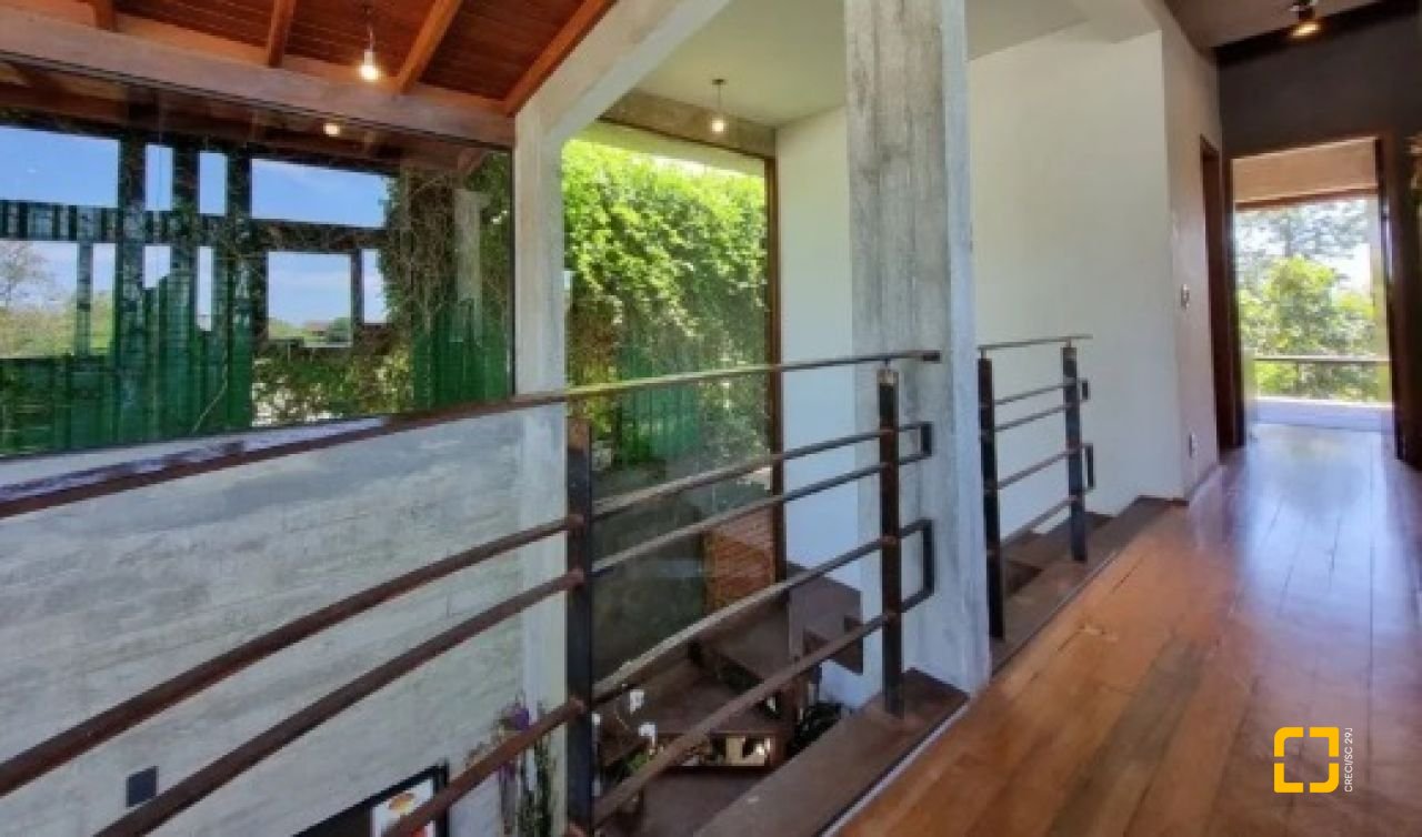 Casa com 362m², 3 quartos (sendo 1 suíte), 2 garagens, no bairro Novo Campeche em Florianópolis