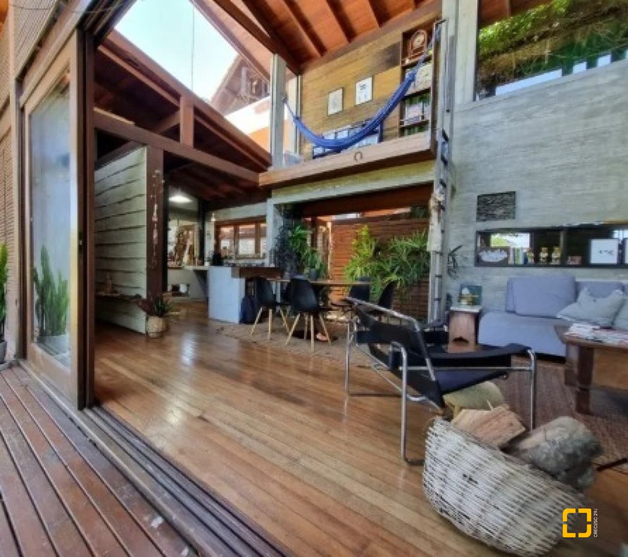 Casa com 362m², 3 quartos (sendo 1 suíte), 2 garagens, no bairro Novo Campeche em Florianópolis