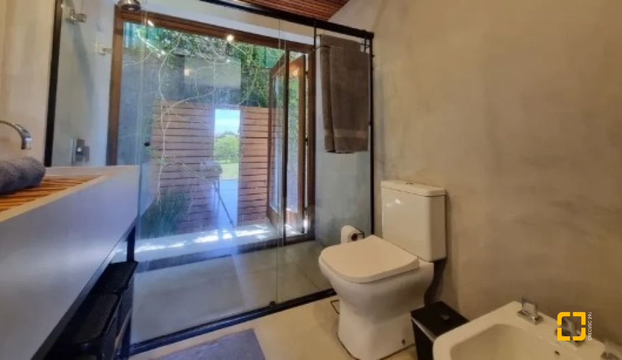 Casa com 362m², 3 quartos (sendo 1 suíte), 2 garagens, no bairro Novo Campeche em Florianópolis