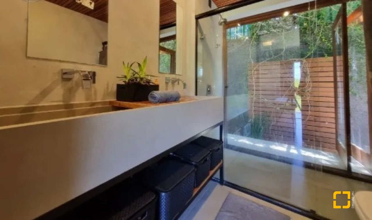 Casa com 362m², 3 quartos (sendo 1 suíte), 2 garagens, no bairro Novo Campeche em Florianópolis