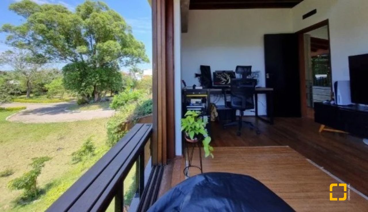 Casa com 362m², 3 quartos (sendo 1 suíte), 2 garagens, no bairro Novo Campeche em Florianópolis