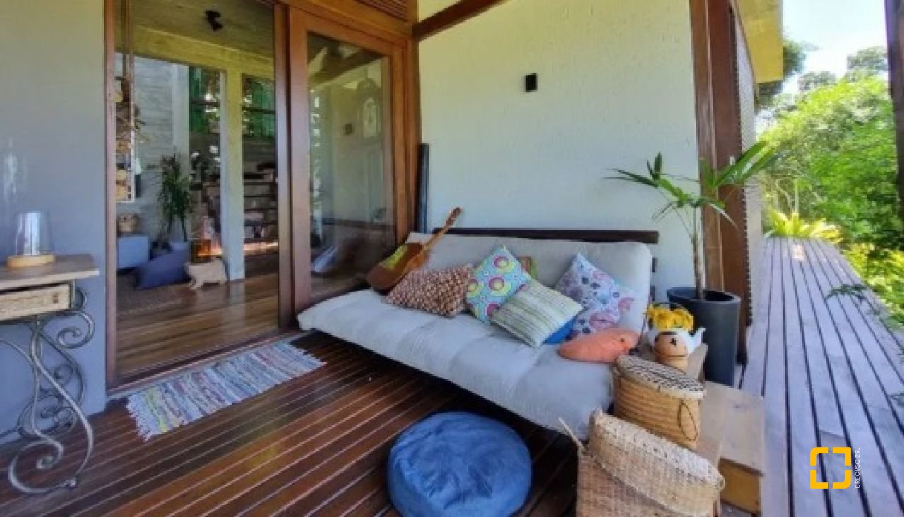 Casa com 362m², 3 quartos (sendo 1 suíte), 2 garagens, no bairro Novo Campeche em Florianópolis
