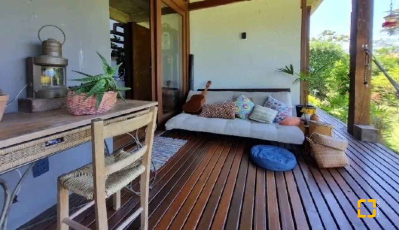 Casa com 362m², 3 quartos (sendo 1 suíte), 2 garagens, no bairro Novo Campeche em Florianópolis