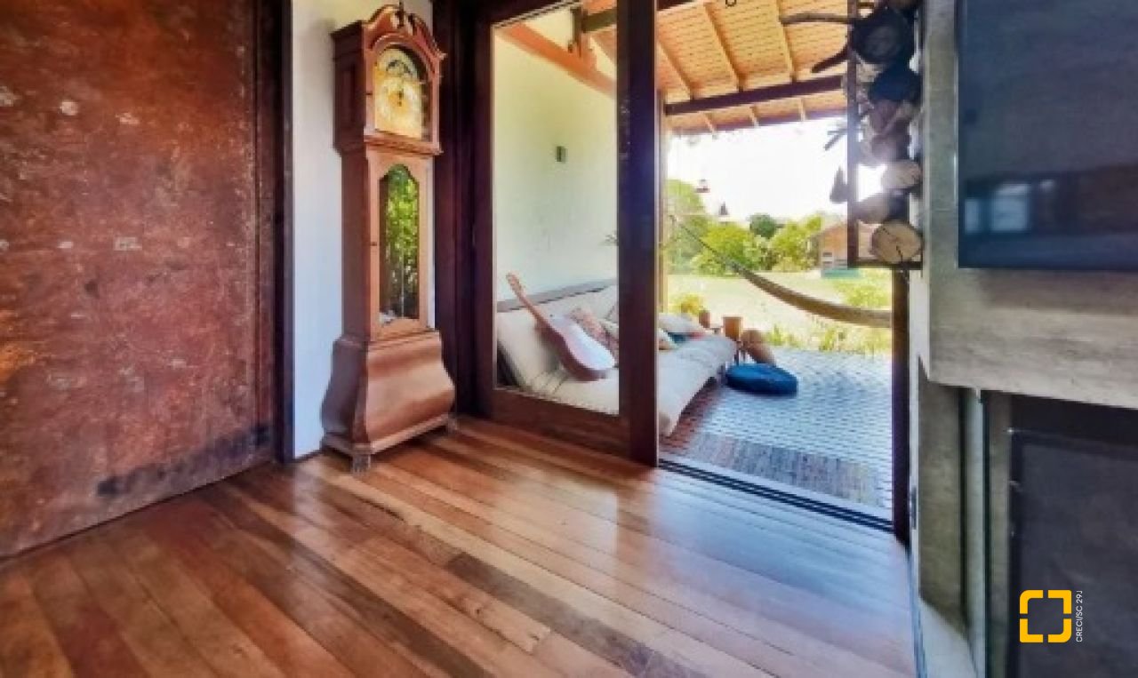 Casa com 362m², 3 quartos (sendo 1 suíte), 2 garagens, no bairro Novo Campeche em Florianópolis