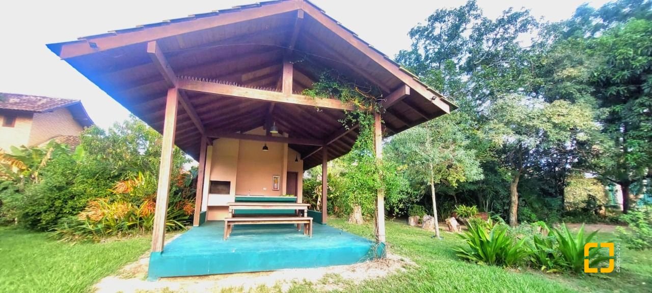 Casa com 362m², 3 quartos (sendo 1 suíte), 2 garagens, no bairro Novo Campeche em Florianópolis