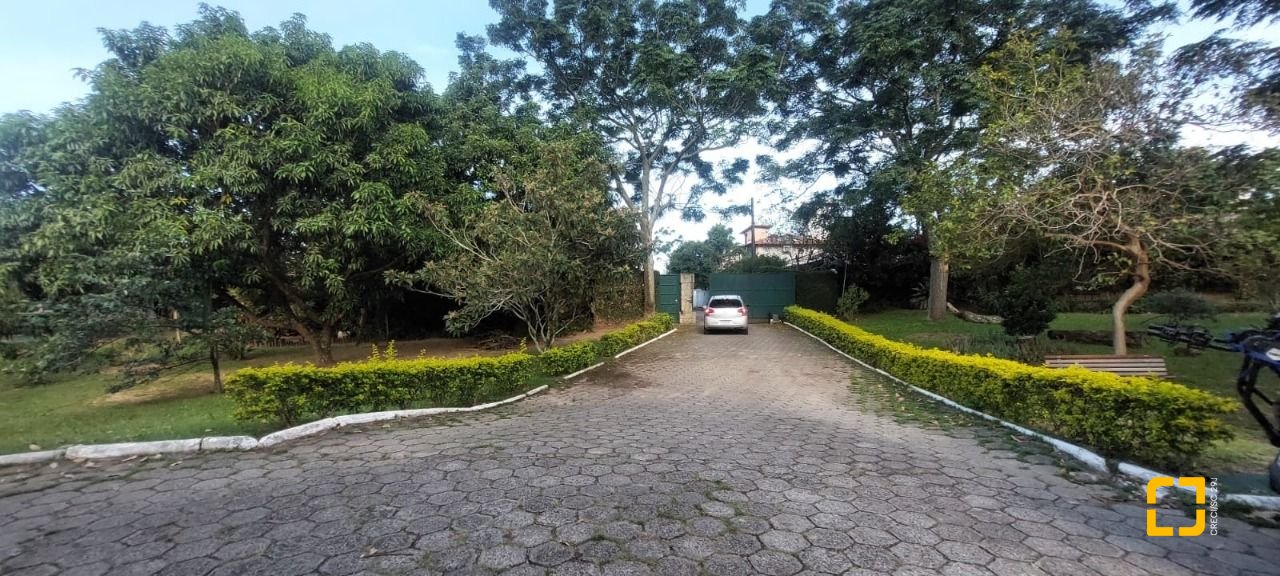 Casa com 362m², 3 quartos (sendo 1 suíte), 2 garagens, no bairro Novo Campeche em Florianópolis