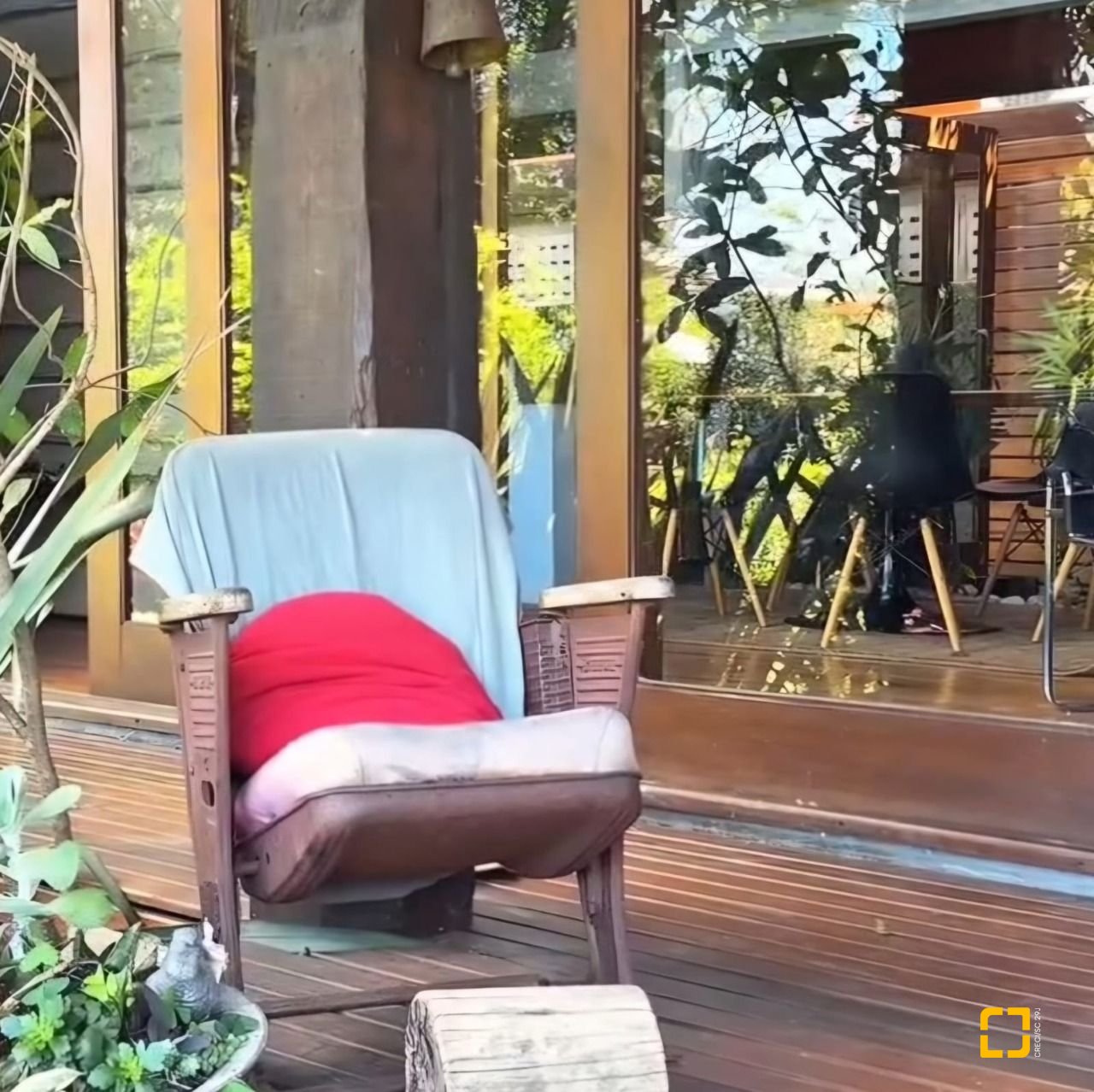 Casa com 362m², 3 quartos (sendo 1 suíte), 2 garagens, no bairro Novo Campeche em Florianópolis