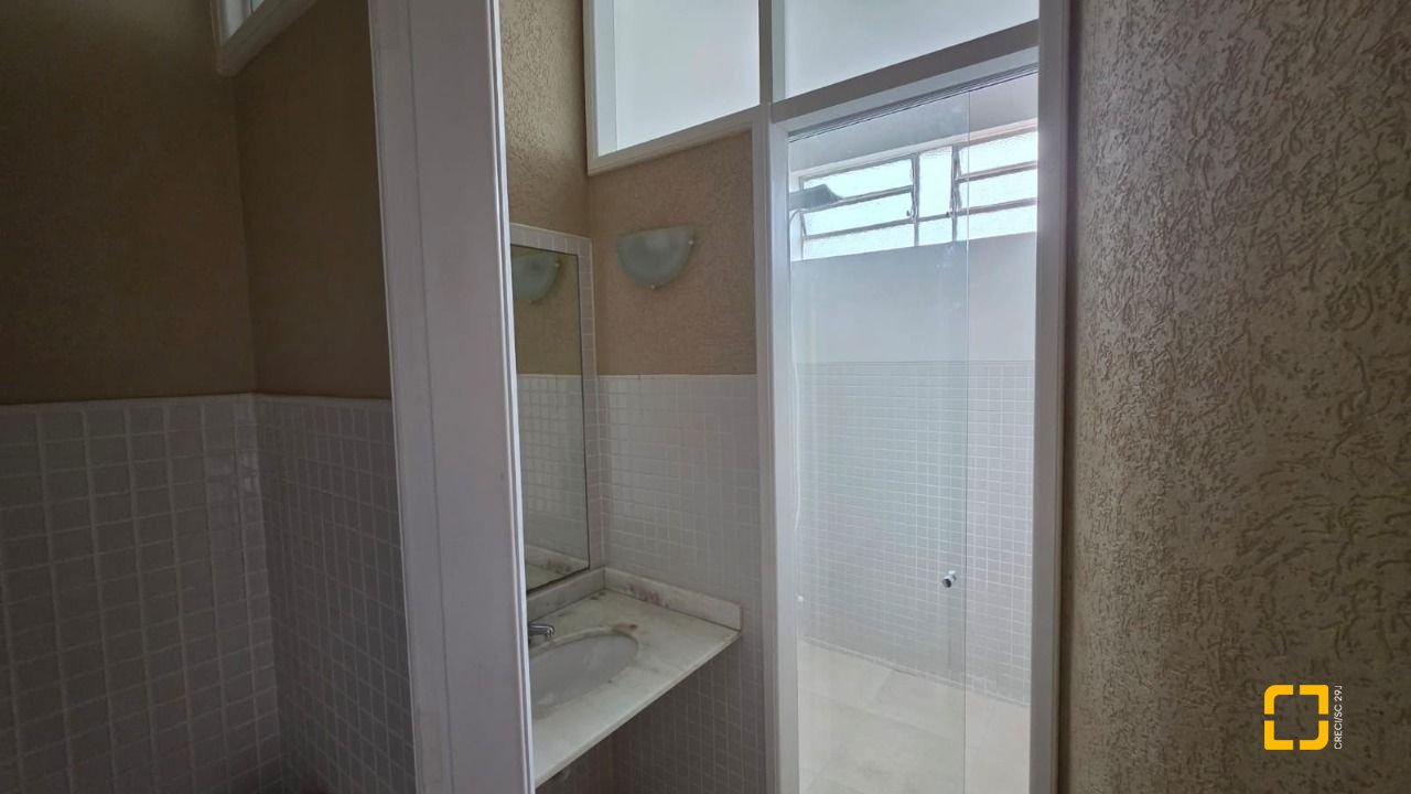 Casa com 272m², 4 garagens, no bairro Centro em Florianópolis