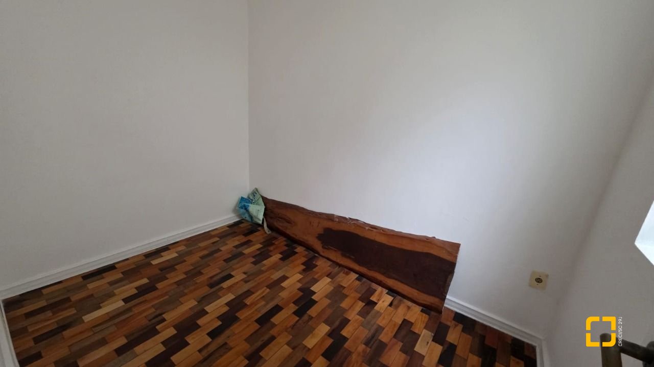 Casa com 272m², 4 garagens, no bairro Centro em Florianópolis