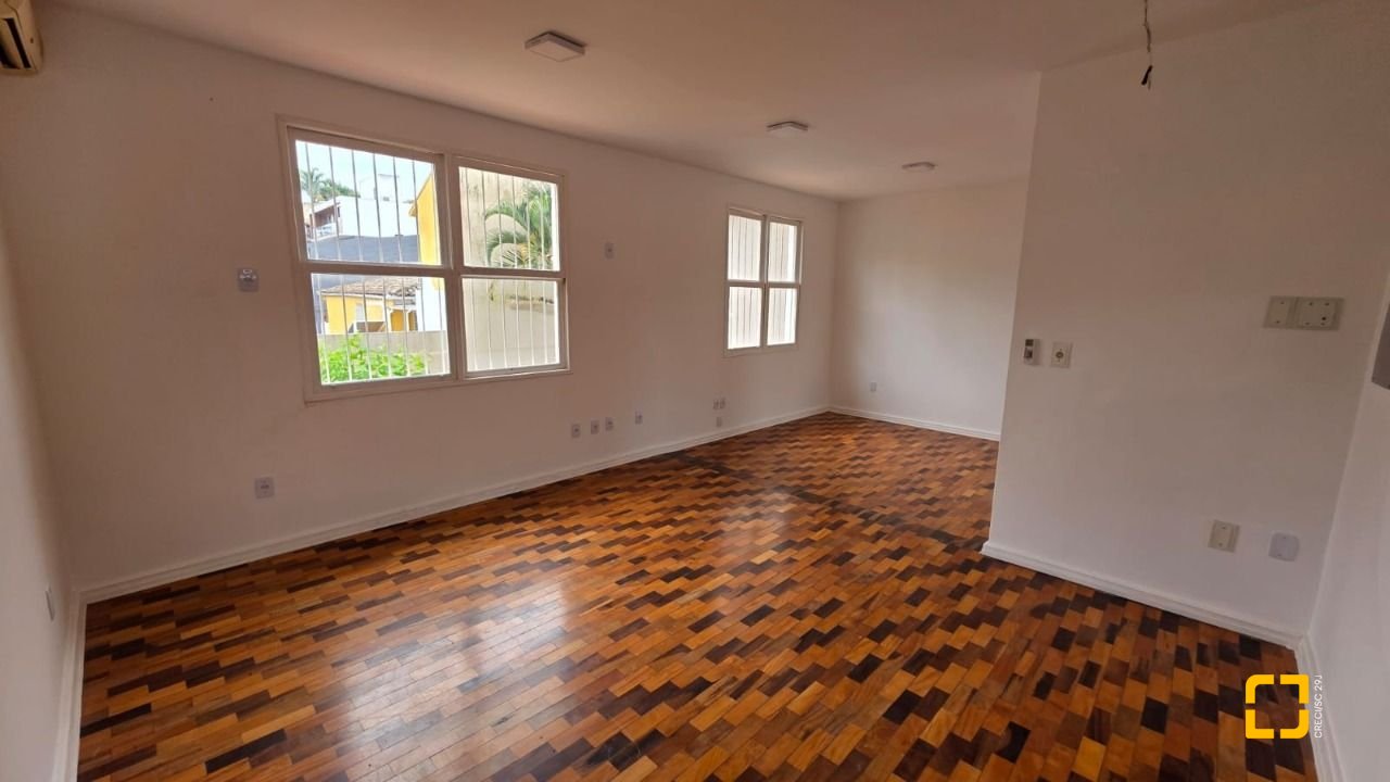 Casa com 272m², 4 garagens, no bairro Centro em Florianópolis