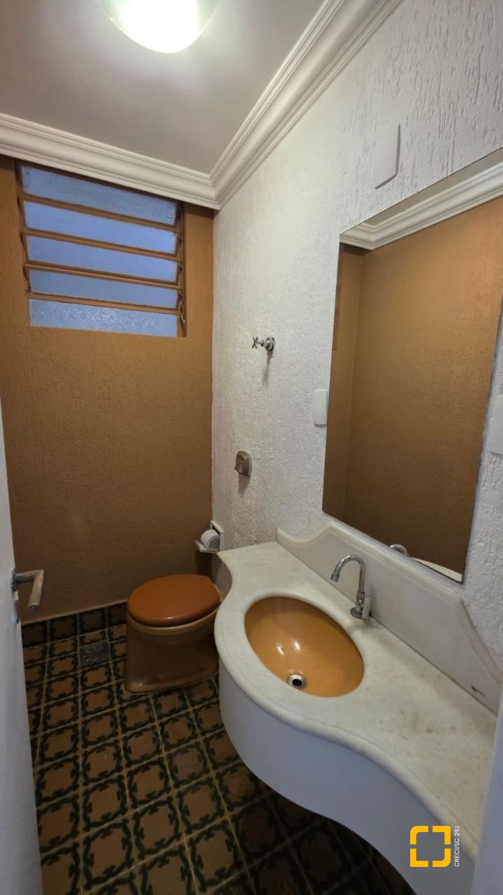 Casa com 272m², 4 garagens, no bairro Centro em Florianópolis
