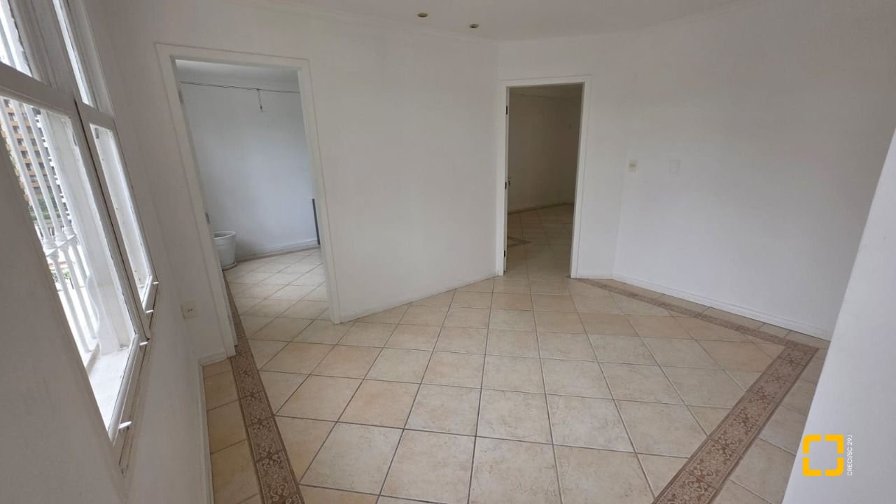 Casa com 272m², 4 garagens, no bairro Centro em Florianópolis