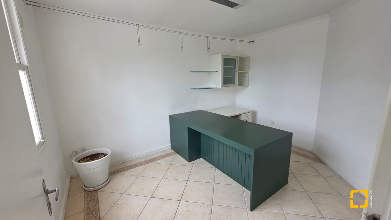Casa com 272m², 4 garagens, no bairro Centro em Florianópolis