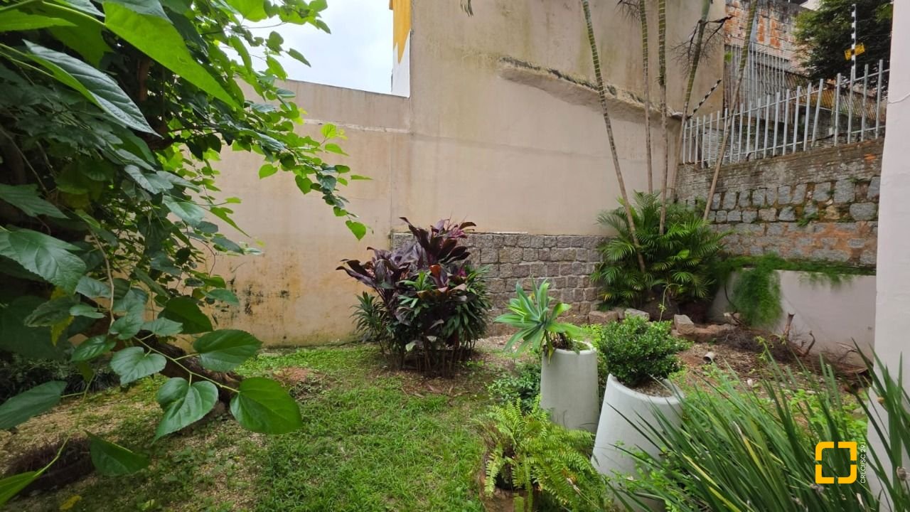 Casa com 272m², 4 garagens, no bairro Centro em Florianópolis
