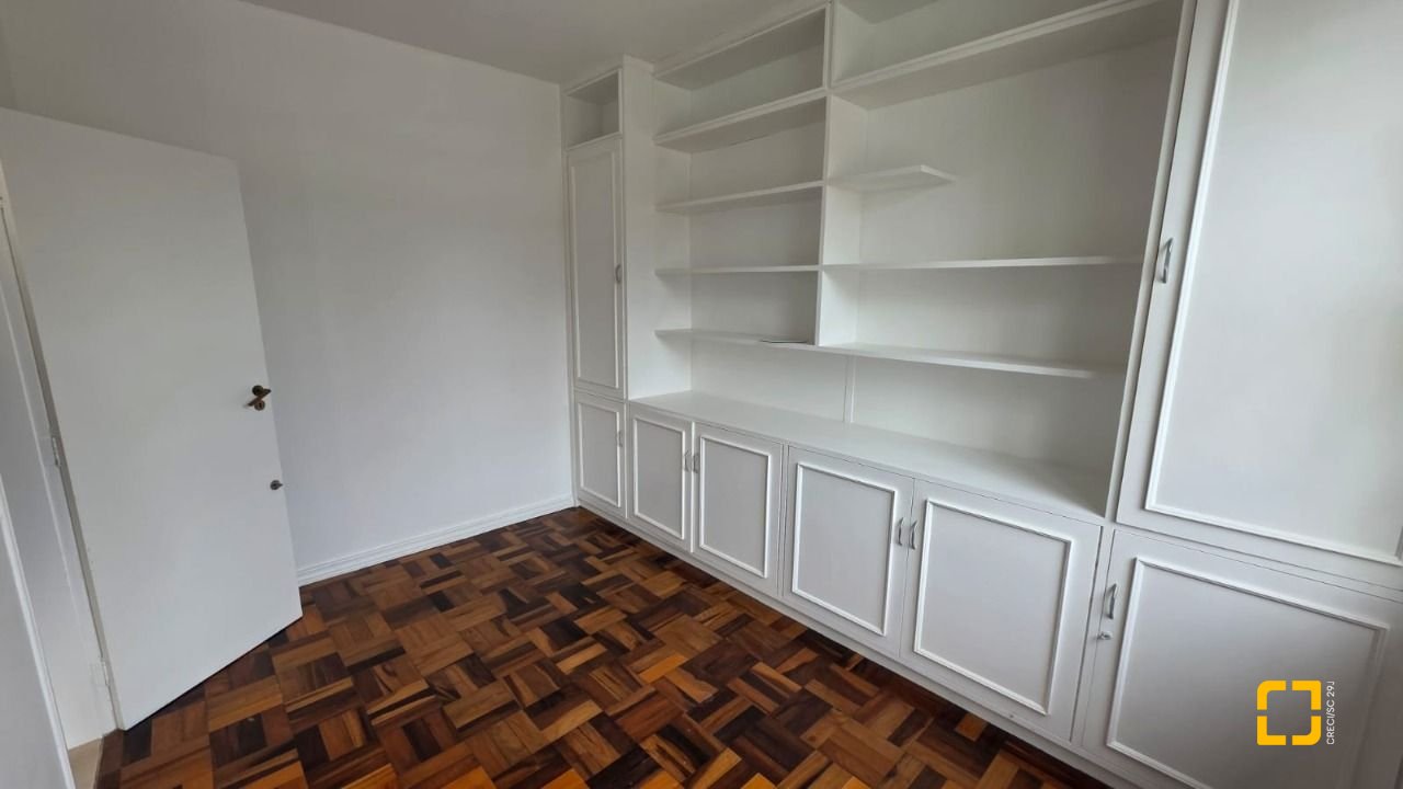 Casa com 272m², 4 garagens, no bairro Centro em Florianópolis