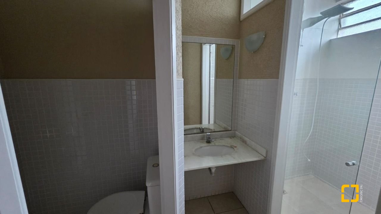 Casa com 272m², 4 garagens, no bairro Centro em Florianópolis