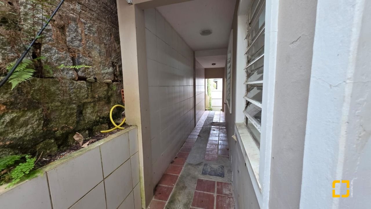 Casa com 272m², 4 garagens, no bairro Centro em Florianópolis