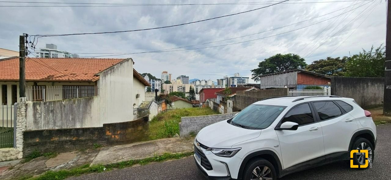 Terreno com 310m², no bairro Estreito em Florianópolis