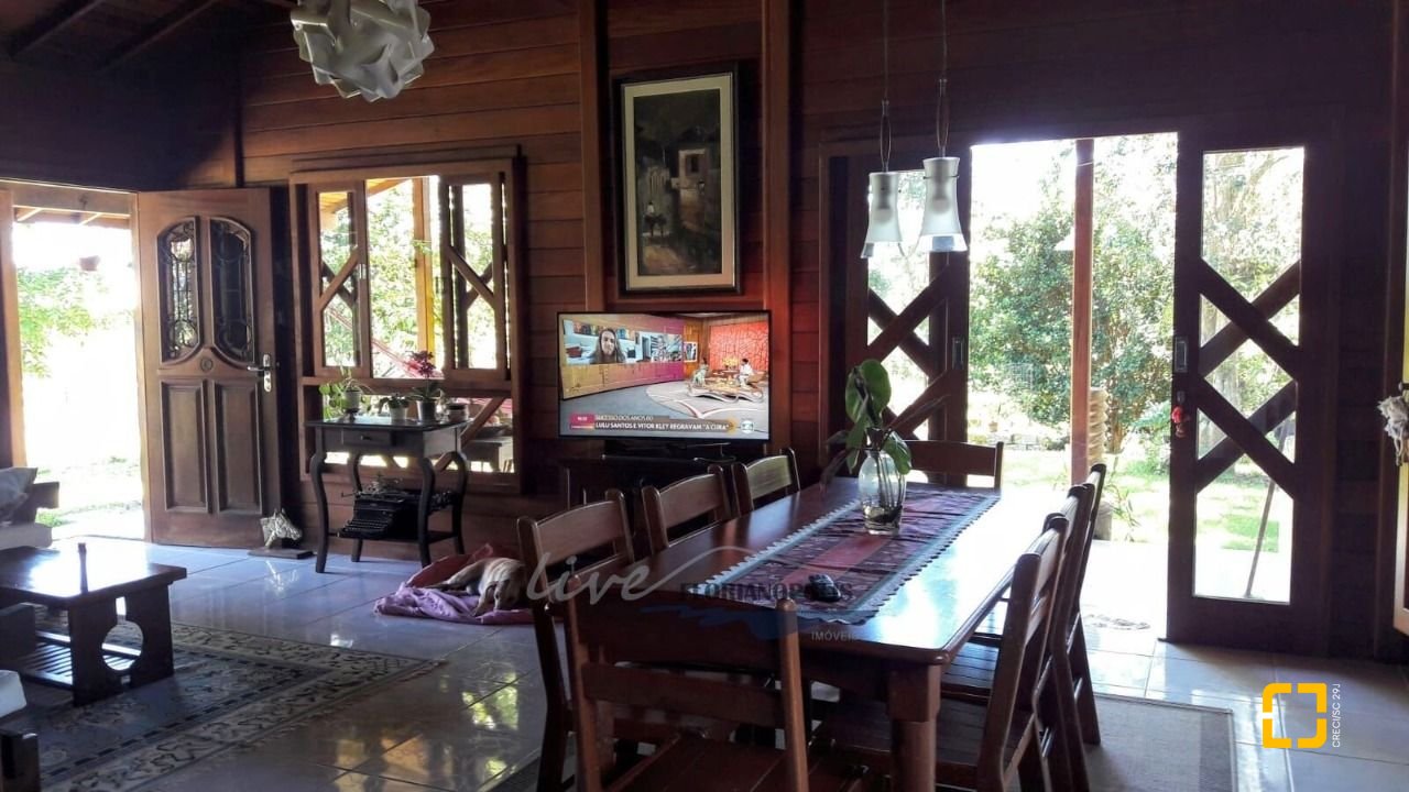 Sítio com 210m², 5 quartos (sendo 2 suítes), 10 garagens, no bairro Ratones em Florianópolis