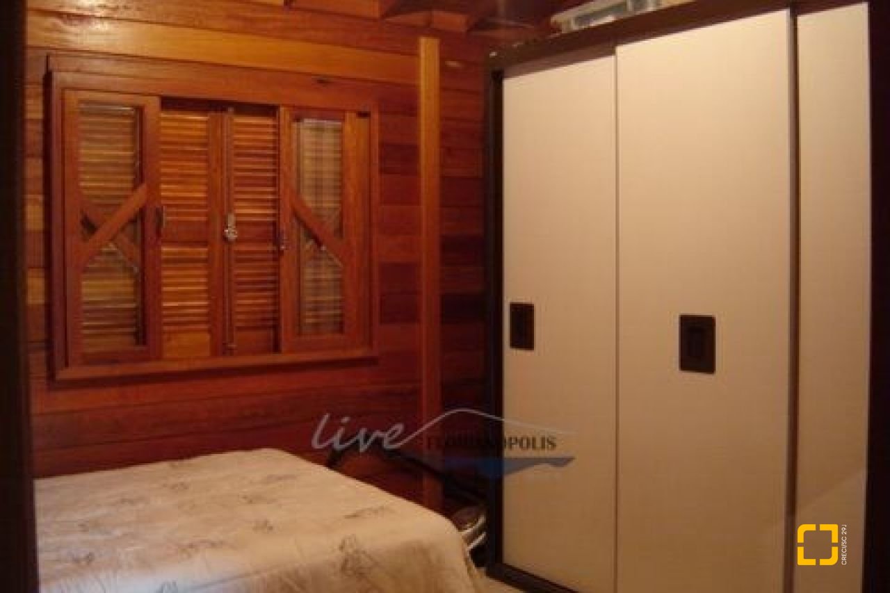 Sítio com 210m², 5 quartos (sendo 2 suítes), 10 garagens, no bairro Ratones em Florianópolis
