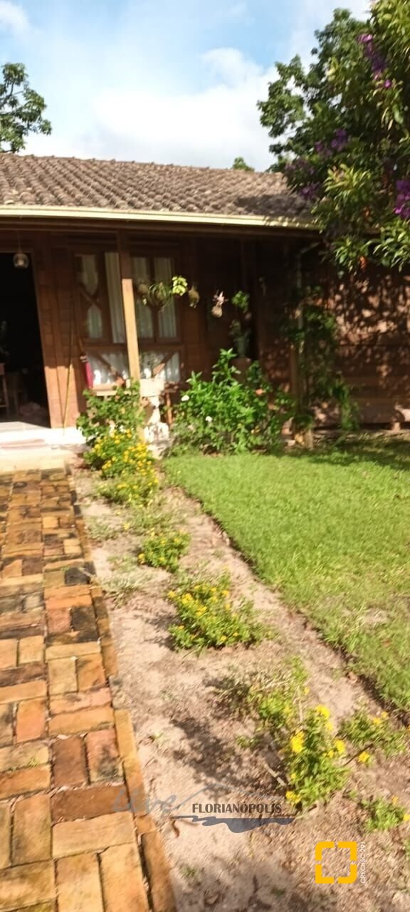 Sítio com 210m², 5 quartos (sendo 2 suítes), 10 garagens, no bairro Ratones em Florianópolis