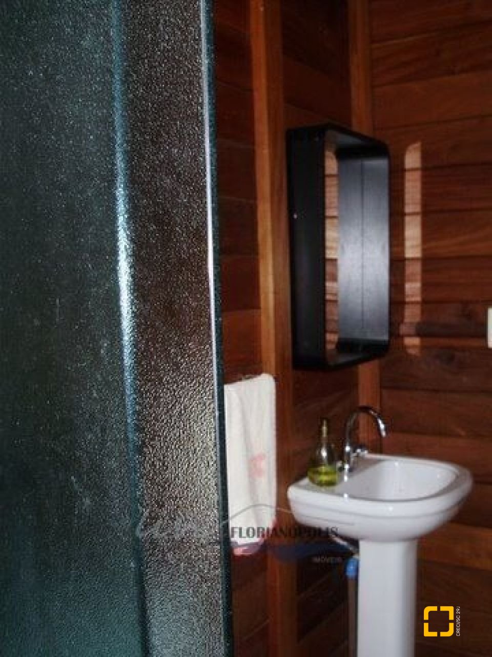 Sítio com 210m², 5 quartos (sendo 2 suítes), 10 garagens, no bairro Ratones em Florianópolis