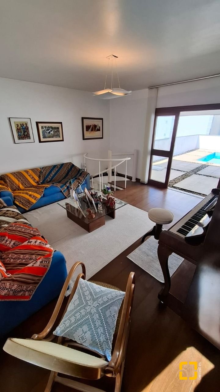 Casa com 400m², 5 quartos (sendo 1 suíte), no bairro Itaguaçu em Florianópolis