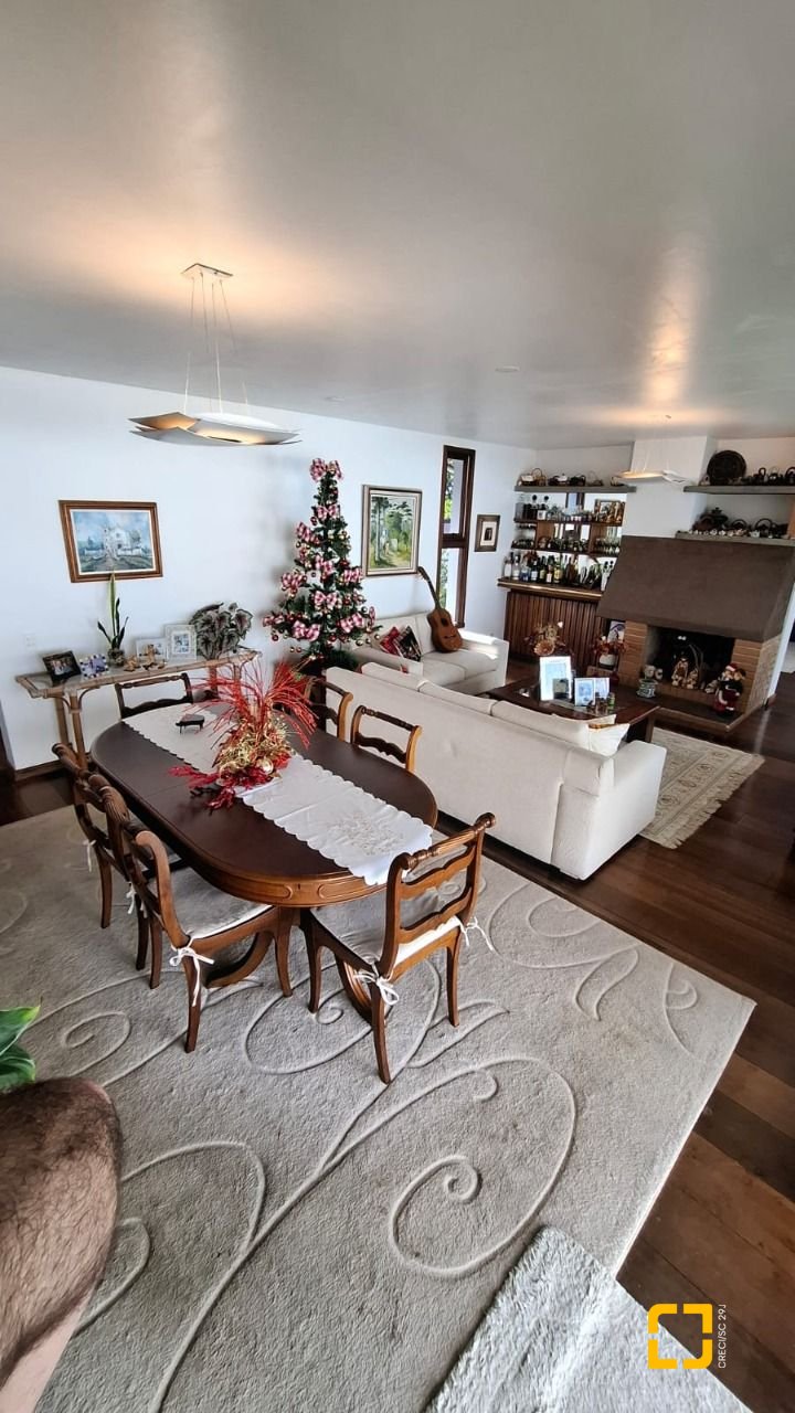 Casa com 400m², 5 quartos (sendo 1 suíte), no bairro Itaguaçu em Florianópolis