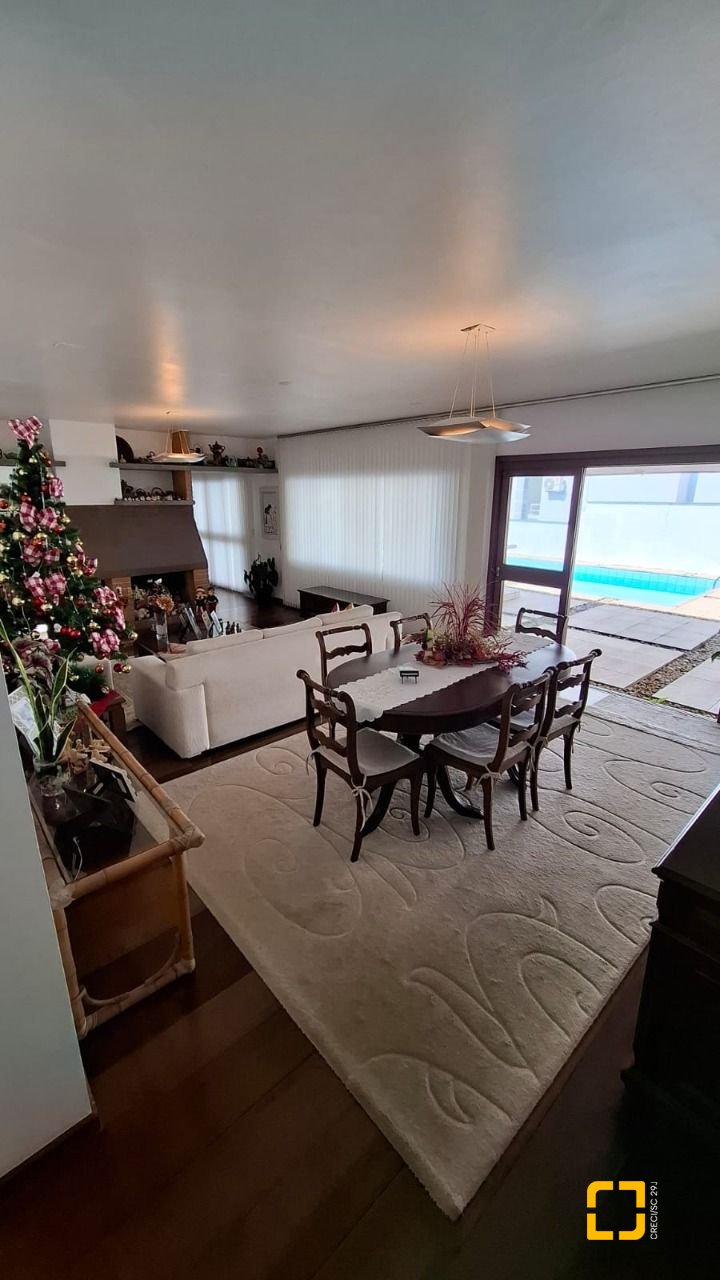 Casa com 400m², 5 quartos (sendo 1 suíte), no bairro Itaguaçu em Florianópolis
