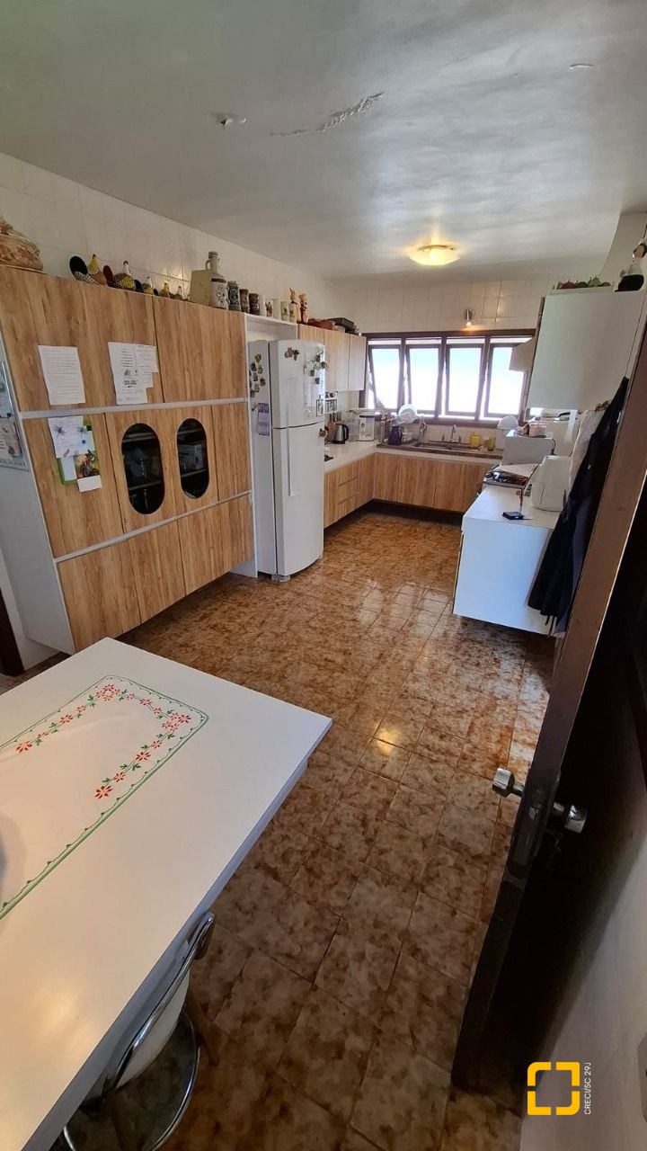 Casa com 400m², 5 quartos (sendo 1 suíte), no bairro Itaguaçu em Florianópolis