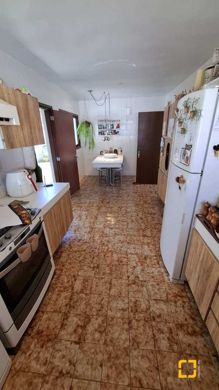 Casa com 400m², 5 quartos (sendo 1 suíte), no bairro Itaguaçu em Florianópolis
