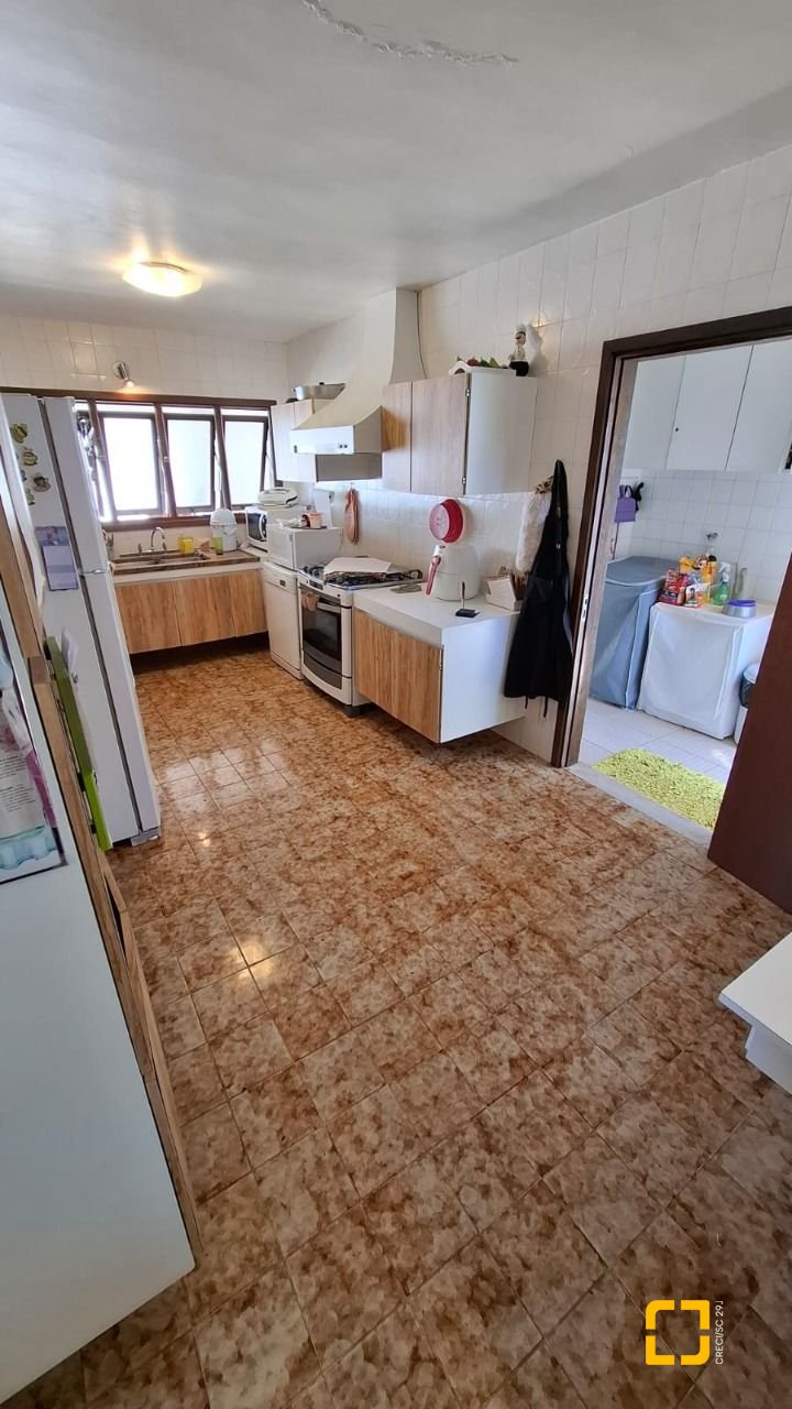 Casa com 400m², 5 quartos (sendo 1 suíte), no bairro Itaguaçu em Florianópolis