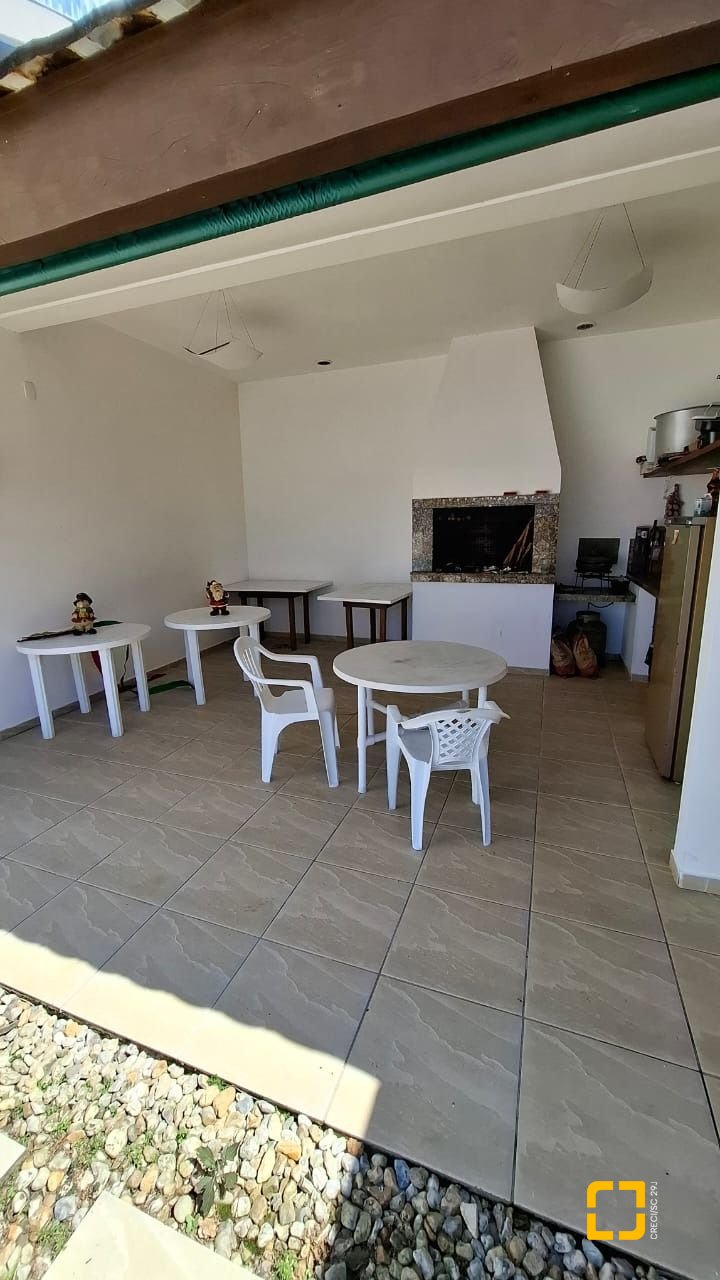 Casa com 400m², 5 quartos (sendo 1 suíte), no bairro Itaguaçu em Florianópolis