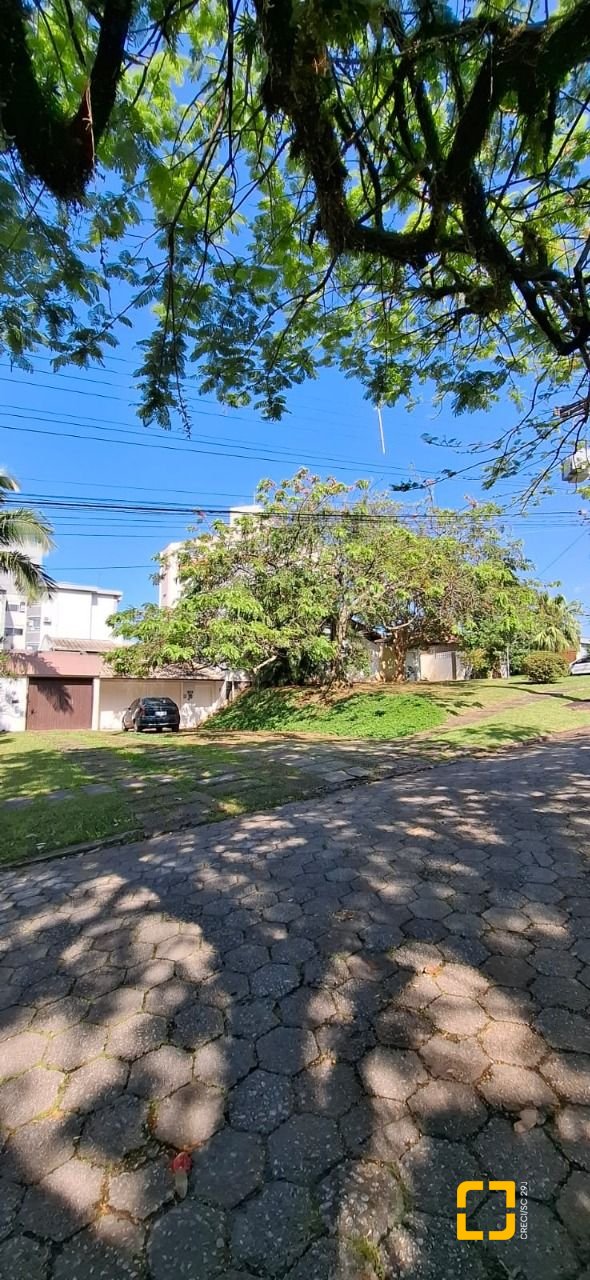 Casa com 400m², 5 quartos (sendo 1 suíte), no bairro Itaguaçu em Florianópolis