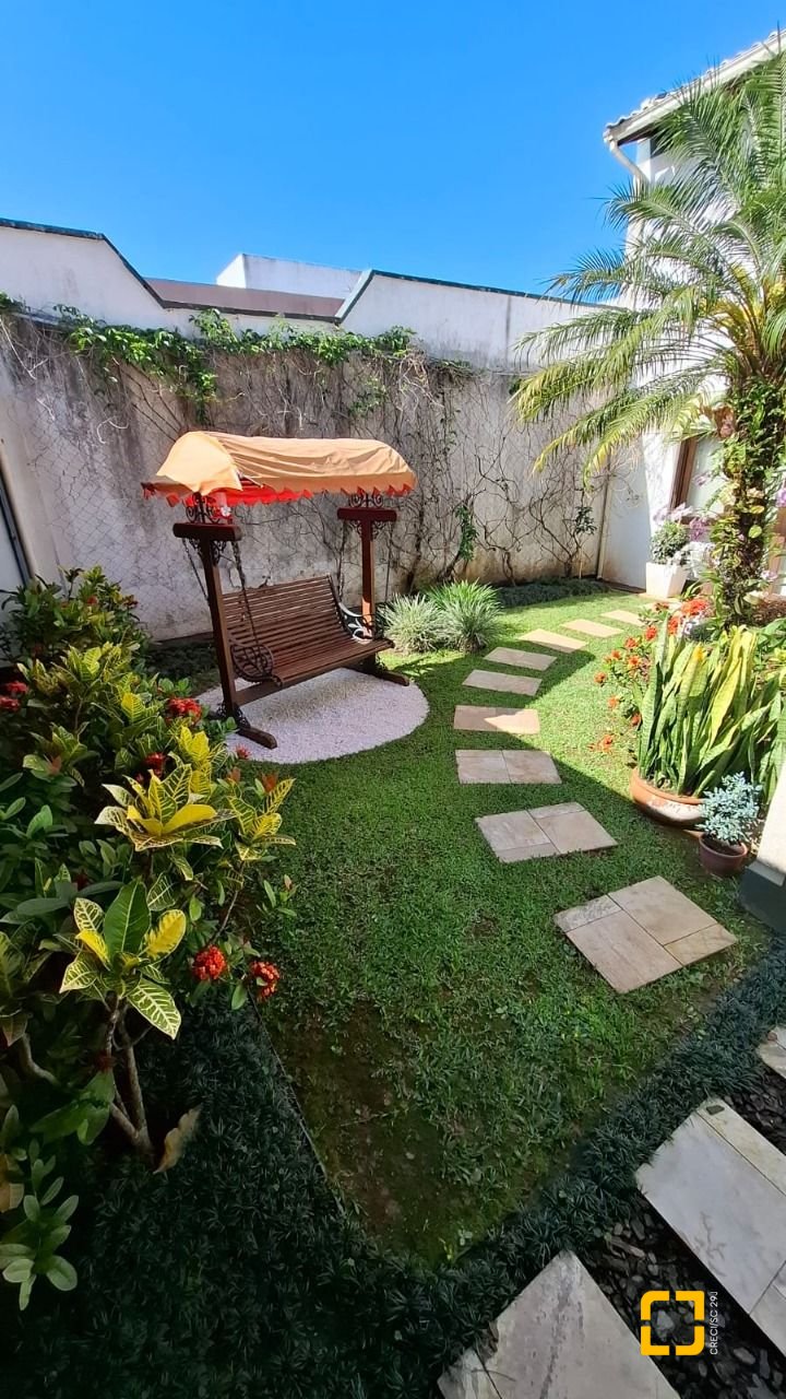 Casa com 400m², 5 quartos (sendo 1 suíte), no bairro Itaguaçu em Florianópolis