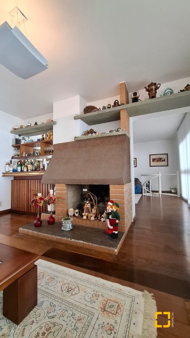 Casa com 400m², 5 quartos (sendo 1 suíte), no bairro Itaguaçu em Florianópolis