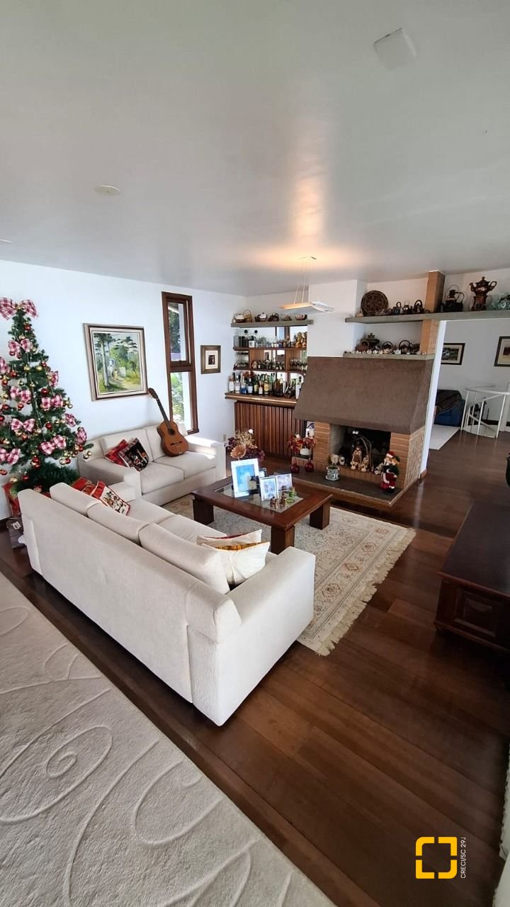 Casa com 400m², 5 quartos (sendo 1 suíte), no bairro Itaguaçu em Florianópolis