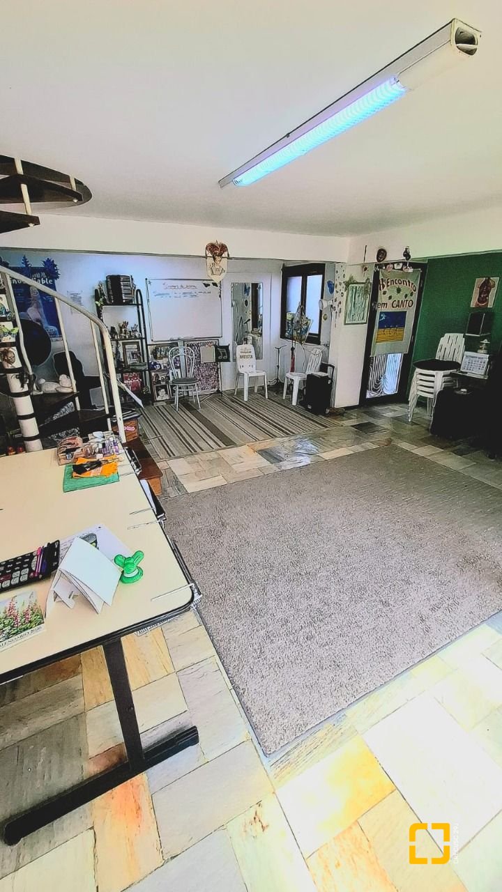 Casa com 400m², 5 quartos (sendo 1 suíte), no bairro Itaguaçu em Florianópolis