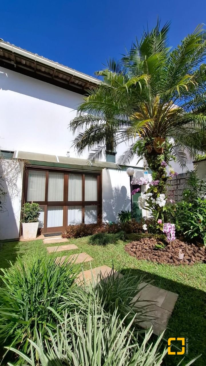 Casa com 400m², 5 quartos (sendo 1 suíte), no bairro Itaguaçu em Florianópolis